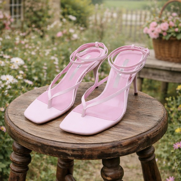 Zara Shoes - Zara Lilac strappy kitten heels
